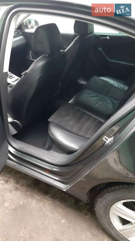 Седан Volkswagen Passat 2006 в Олевську