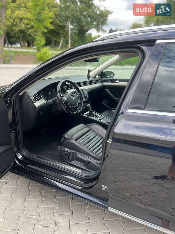 Універсал Volkswagen Passat 2015 в Чернівцях