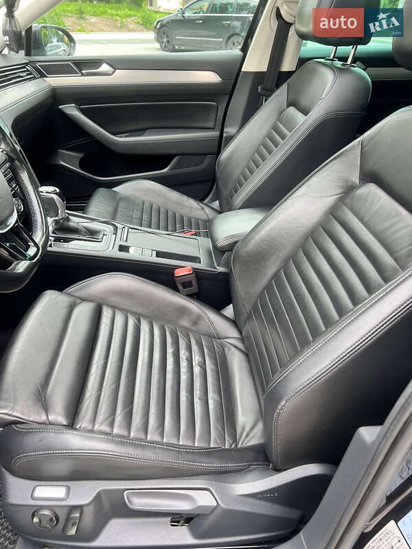 Універсал Volkswagen Passat 2015 в Чернівцях