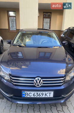 Седан Volkswagen Passat 2013 в Львове