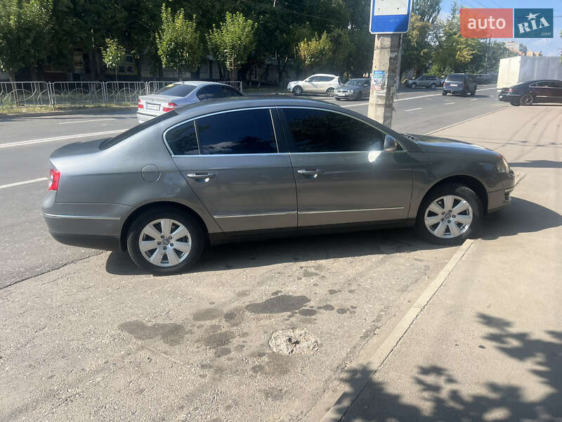 Седан Volkswagen Passat 2006 в Первомайську