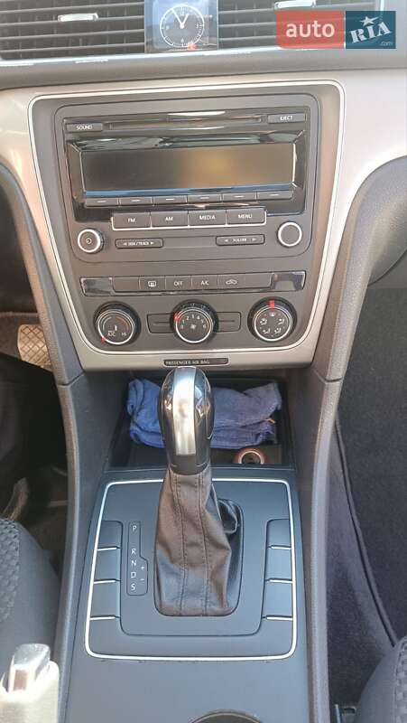 Седан Volkswagen Passat 2013 в Лозовій