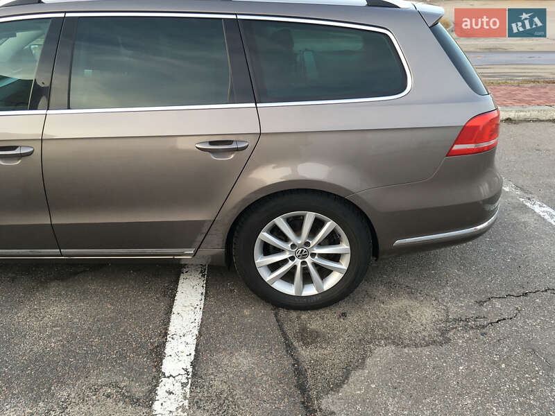 Універсал Volkswagen Passat 2011 в Харкові