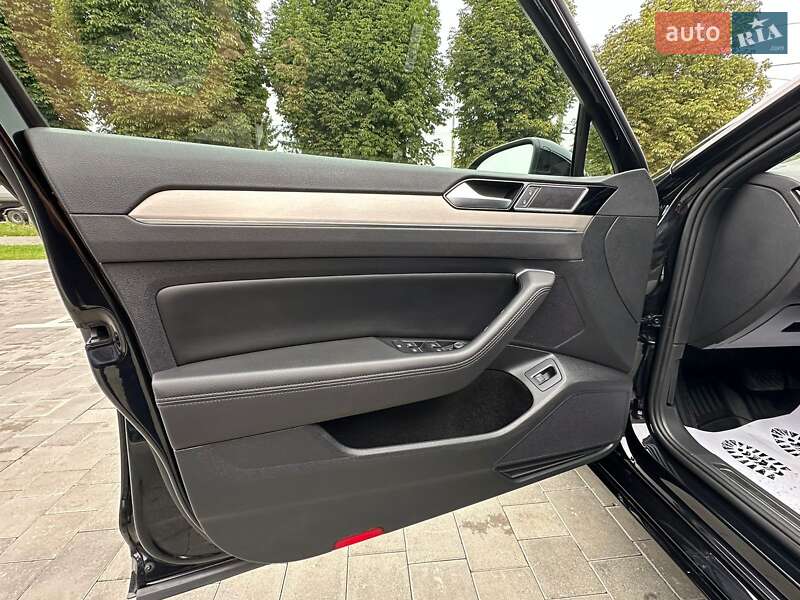 Универсал Volkswagen Passat 2018 в Львове фото 21 Универсал Volkswagen Passat 2018 в Львове