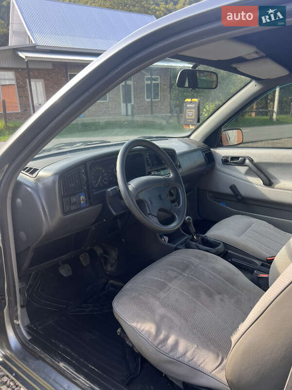 Седан Volkswagen Passat 1988 в Яворове