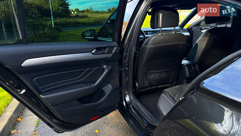 Седан Volkswagen Passat 2019 в Ужгороді