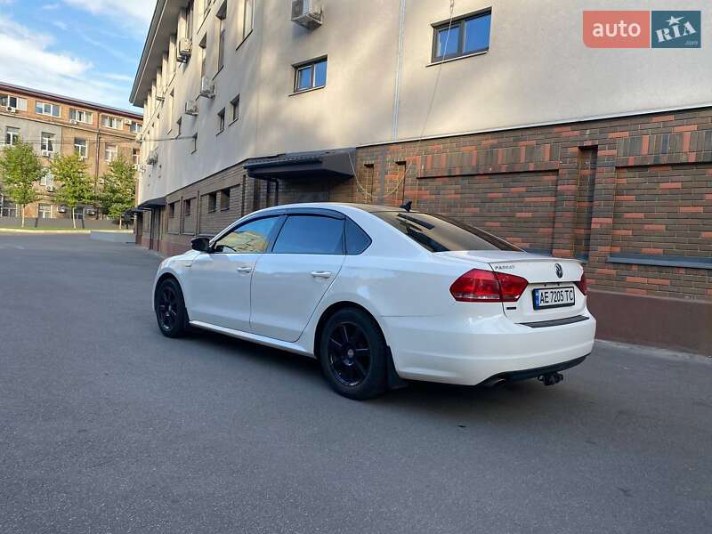 Седан Volkswagen Passat 2014 в Днепре