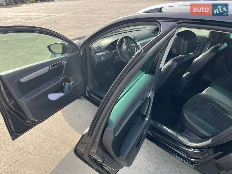 Универсал Volkswagen Passat 2012 в Коростене