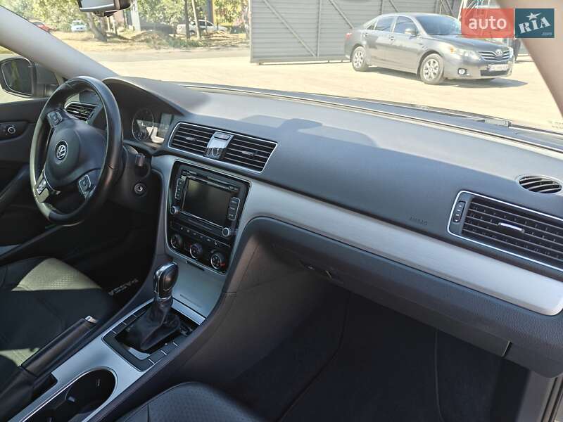 Седан Volkswagen Passat 2013 в Жовтих Водах