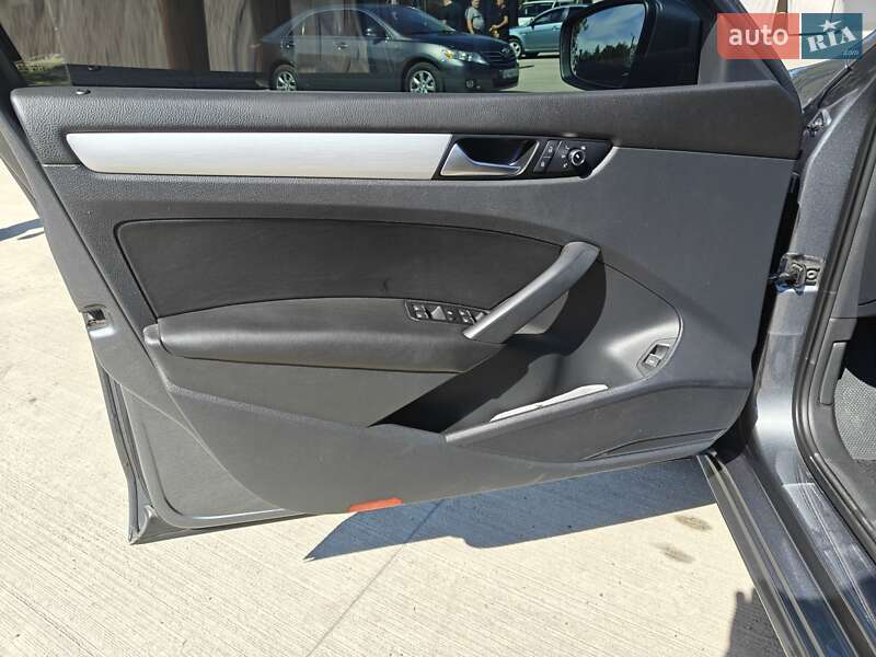 Седан Volkswagen Passat 2013 в Жовтих Водах