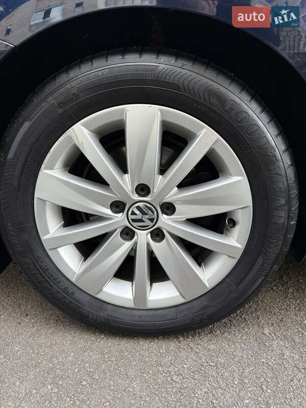 Універсал Volkswagen Passat 2011 в Києві фото 26 Універсал Volkswagen Passat 2011 в Києві