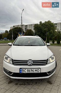 Універсал Volkswagen Passat 2011 в Дрогобичі