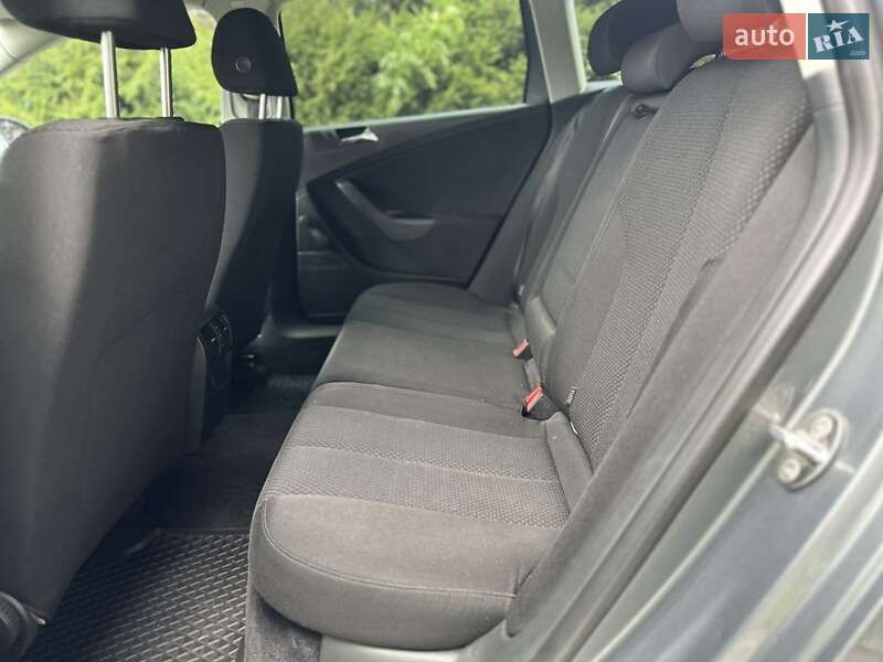 Универсал Volkswagen Passat 2006 в Староконстантинове