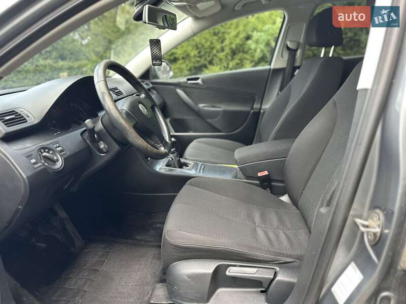 Универсал Volkswagen Passat 2006 в Староконстантинове