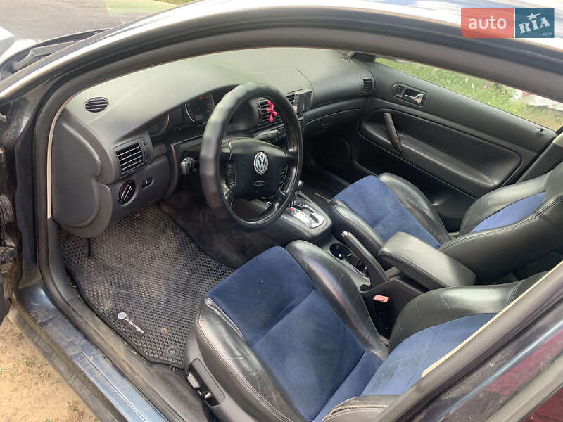 Седан Volkswagen Passat 2004 в Киеве