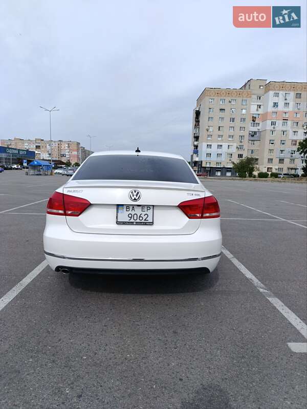 Седан Volkswagen Passat 2014 в Новомиргороде