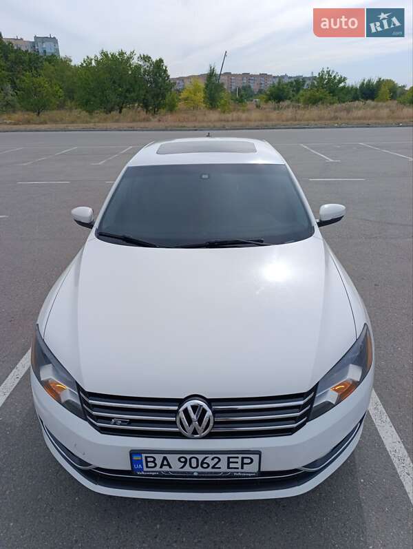 Седан Volkswagen Passat 2014 в Новомиргороде