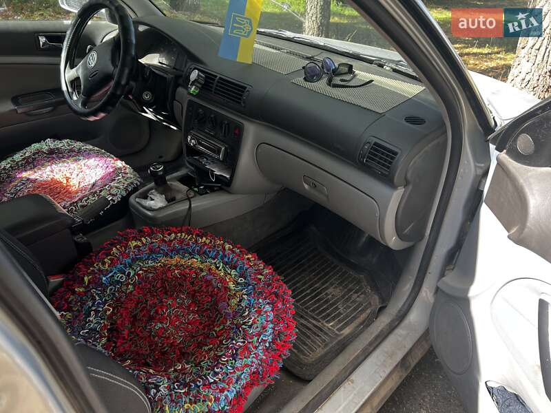 Универсал Volkswagen Passat 2000 в Путивле