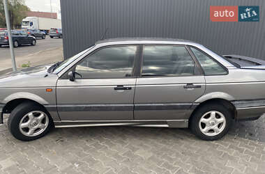 Седан Volkswagen Passat 1992 в 