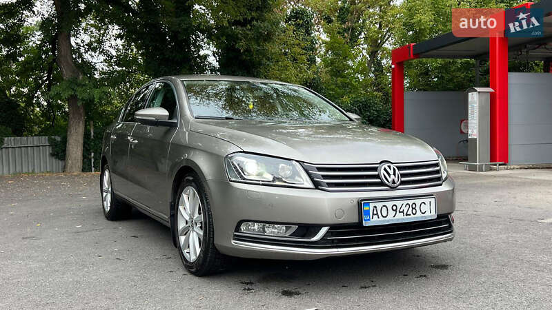 Седан Volkswagen Passat 2013 в Ужгороде