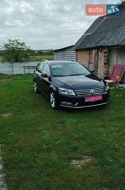 Универсал Volkswagen Passat 2011 в Дубно