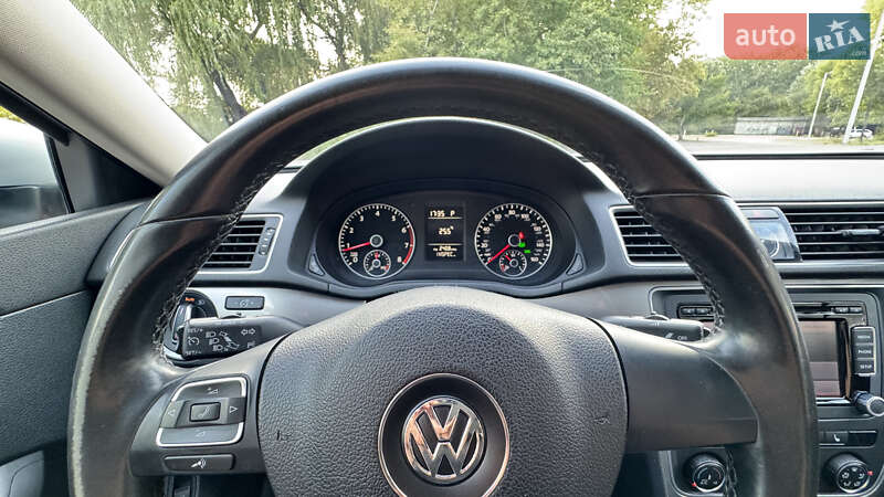 Седан Volkswagen Passat 2015 в Дніпрі