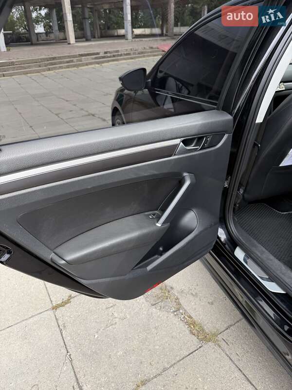 Седан Volkswagen Passat 2016 в Запоріжжі