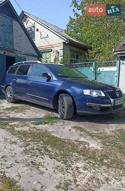 Универсал Volkswagen Passat 2005 в Ирклиеве