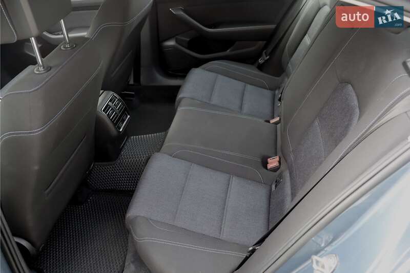 Седан Volkswagen Passat 2016 в Киеве