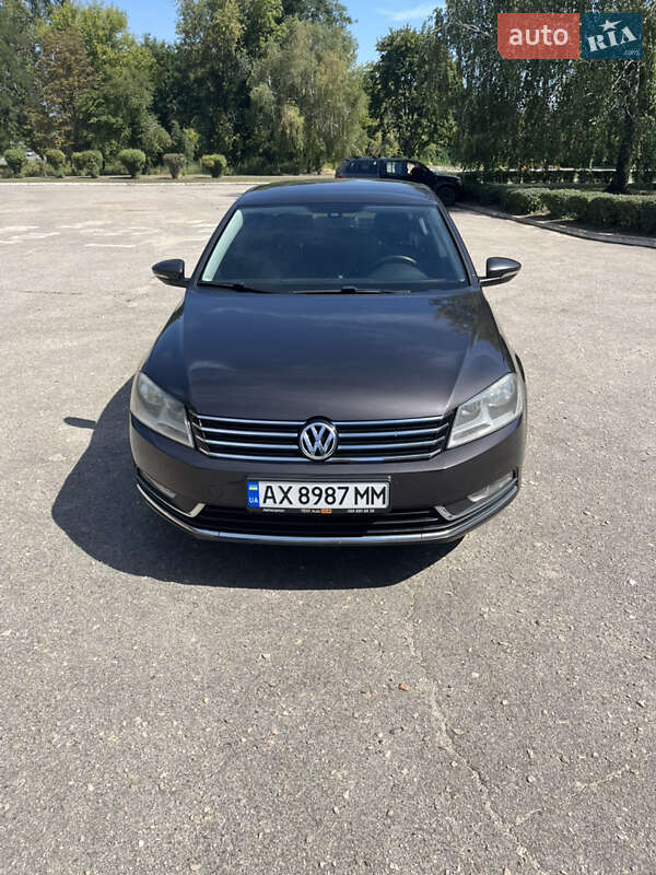 Седан Volkswagen Passat 2011 в Лозовой