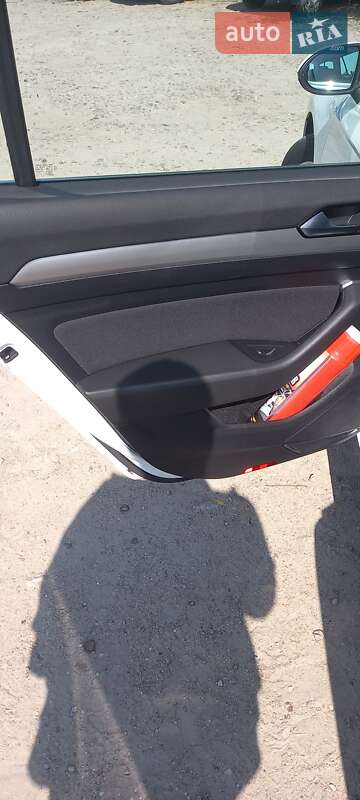 Универсал Volkswagen Passat 2017 в Запорожье фото 8 Универсал Volkswagen Passat 2017 в Запорожье