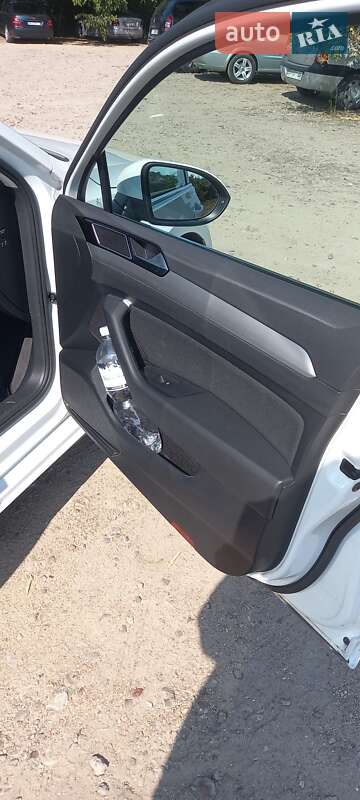 Универсал Volkswagen Passat 2017 в Запорожье фото 13 Универсал Volkswagen Passat 2017 в Запорожье