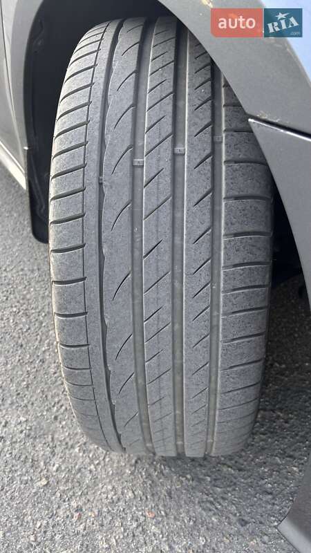 Седан Volkswagen Passat 2017 в Днепре