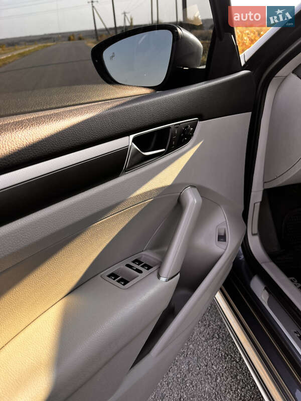 Седан Volkswagen Passat 2017 в Києві