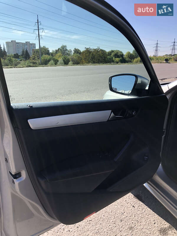 Седан Volkswagen Passat 2013 в Полтаві