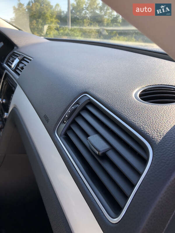 Седан Volkswagen Passat 2013 в Полтаві