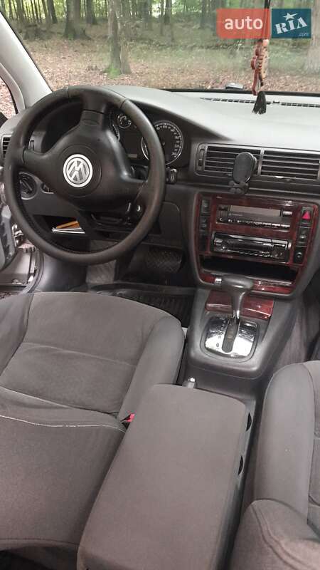 Седан Volkswagen Passat 2004 в Каменке-Бугской