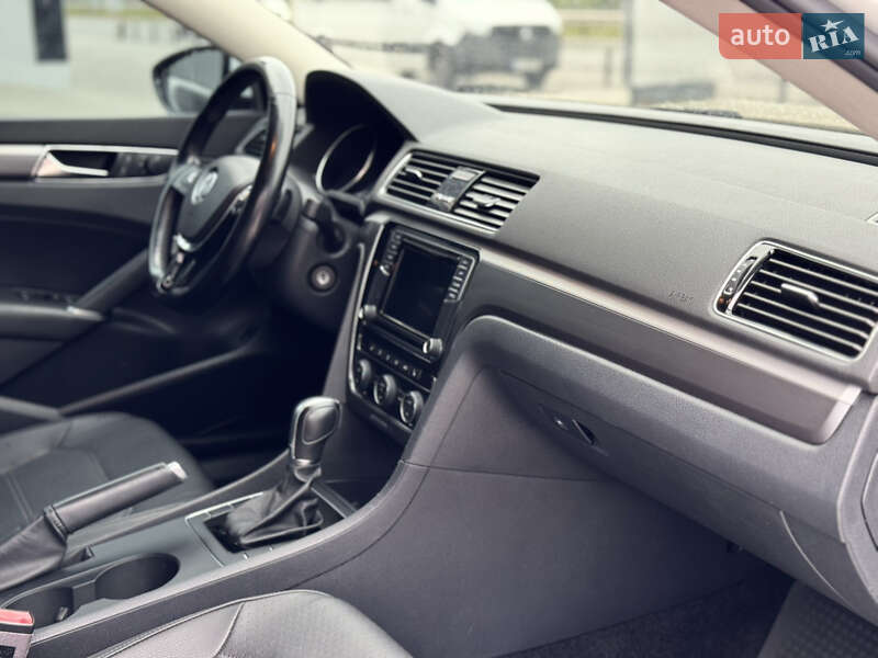 Седан Volkswagen Passat 2017 в Виннице