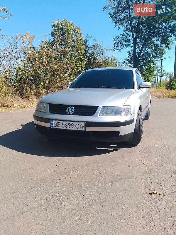 Седан Volkswagen Passat 1999 в Первомайске