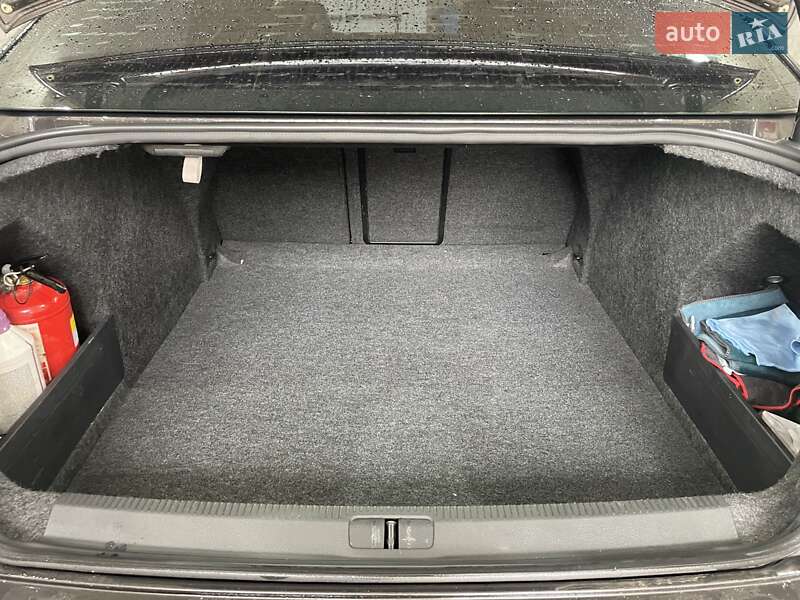 Седан Volkswagen Passat 2010 в Киеве
