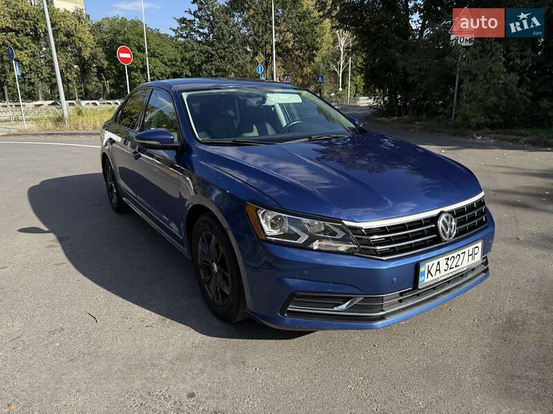Седан Volkswagen Passat 2017 в Киеве