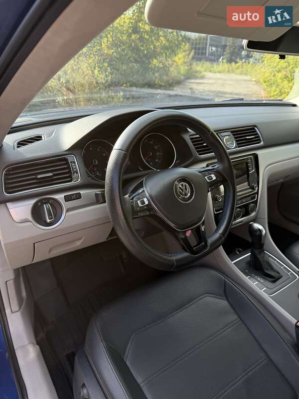 Седан Volkswagen Passat 2017 в Киеве