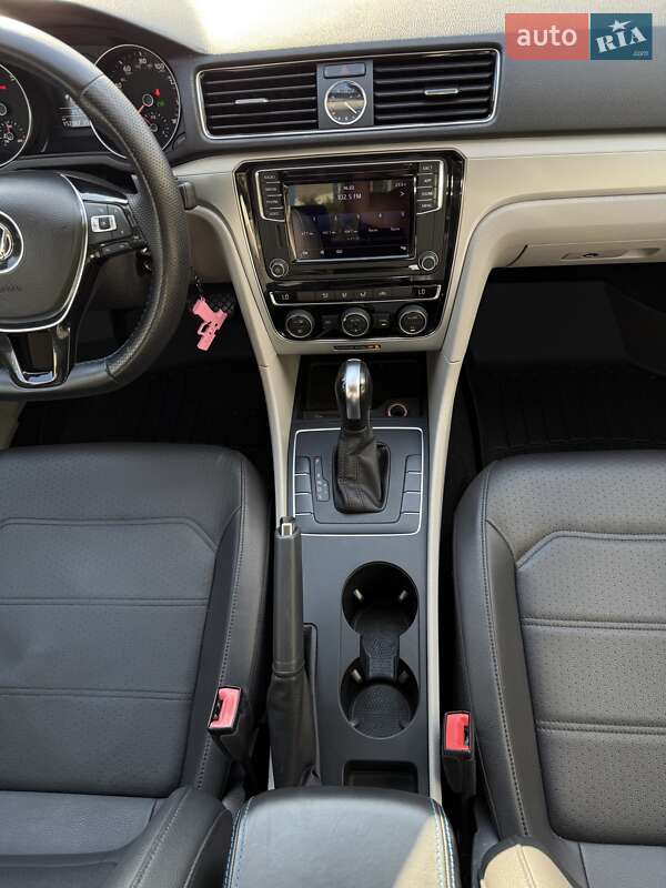 Седан Volkswagen Passat 2017 в Киеве