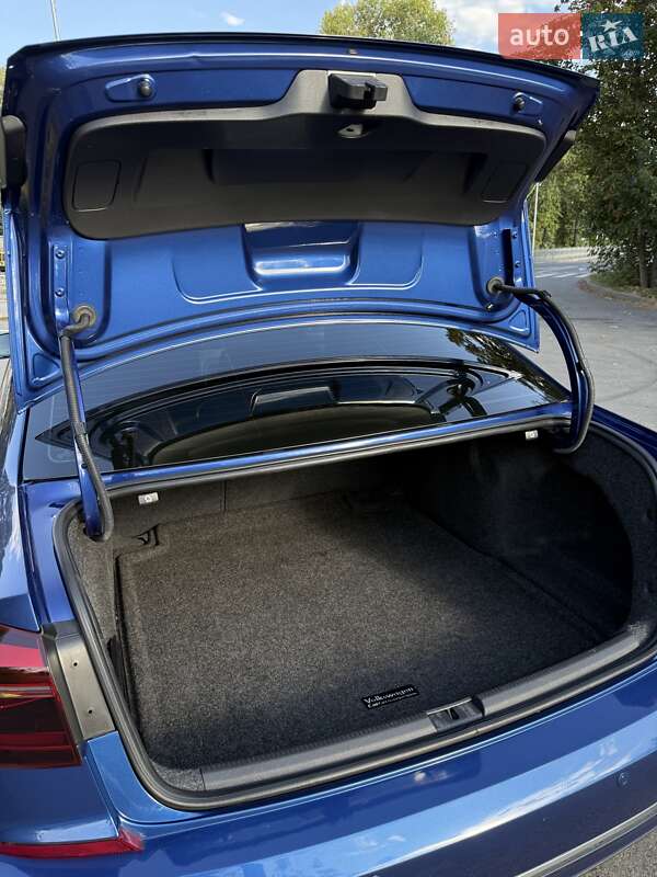 Седан Volkswagen Passat 2017 в Киеве