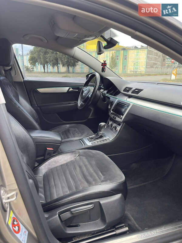 Седан Volkswagen Passat 2012 в Каменском