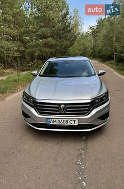 Седан Volkswagen Passat 2021 в Лугинах