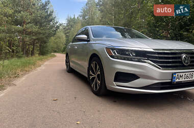 Седан Volkswagen Passat 2021 в Лугинах