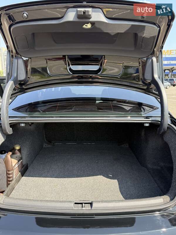 Седан Volkswagen Passat 2012 в Киеве