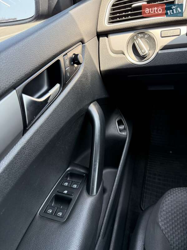 Седан Volkswagen Passat 2012 в Киеве
