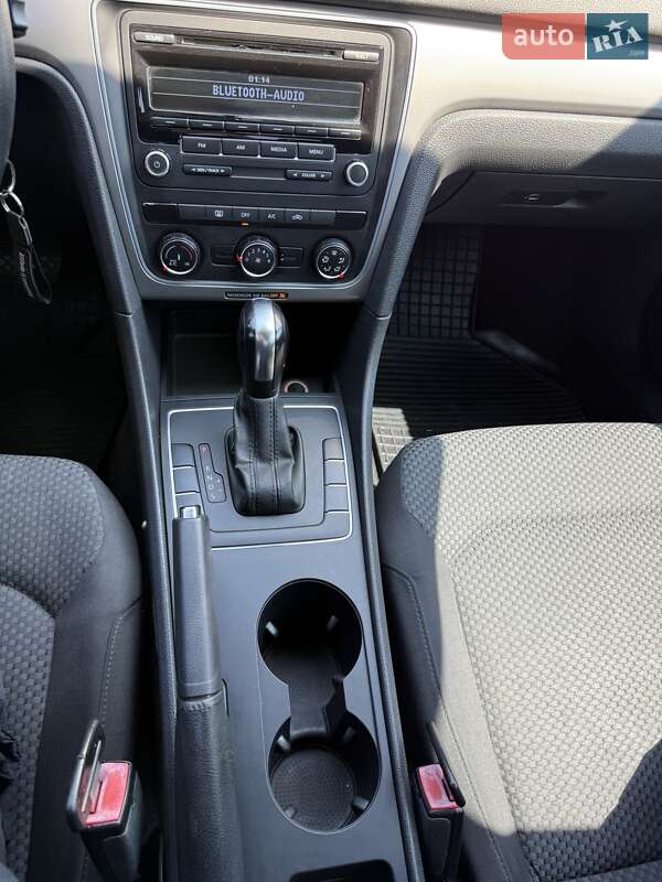 Седан Volkswagen Passat 2012 в Киеве